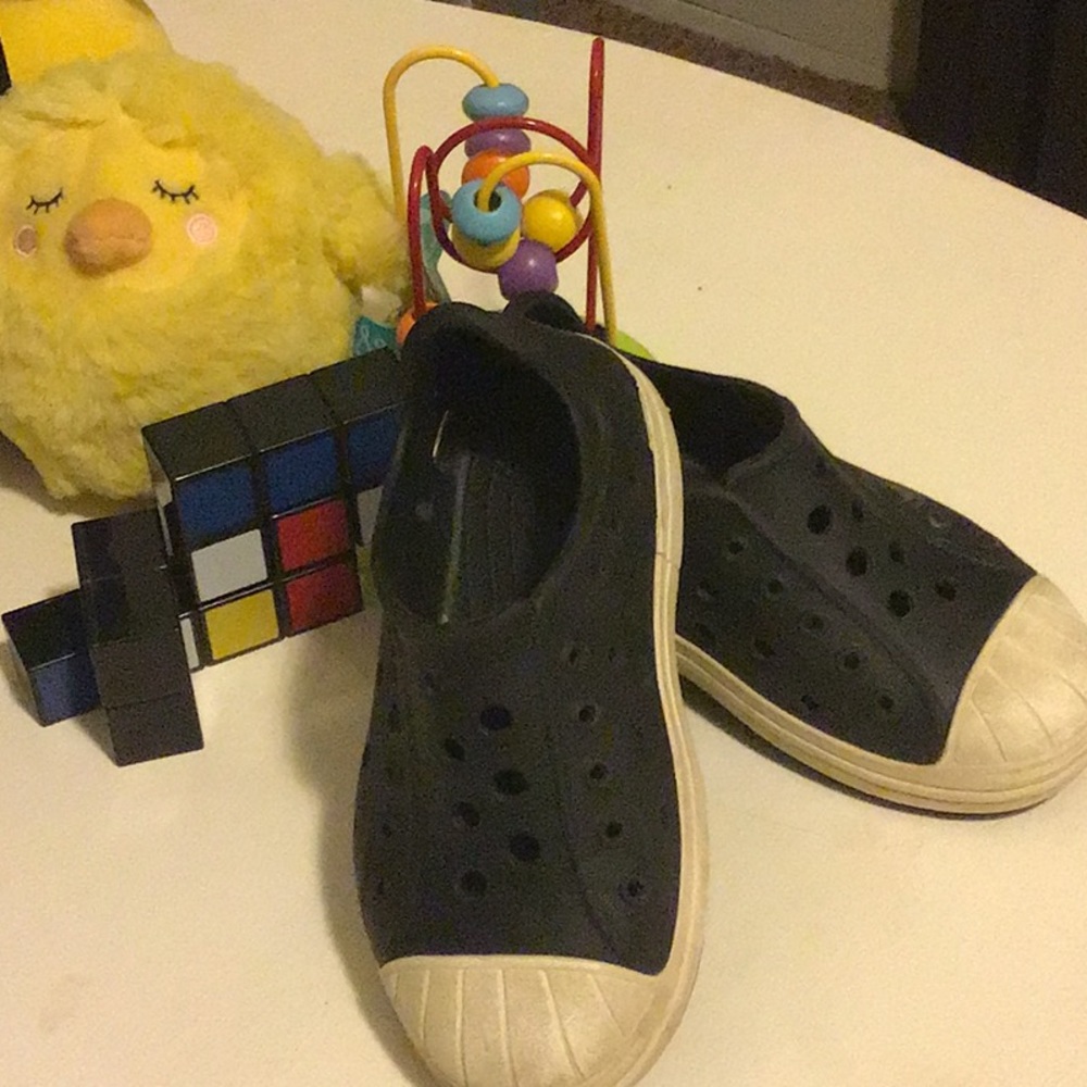 Toddler Crocs size 9  Black gender neutral